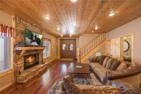Living - 529 Bernhardt, Big Bear City, CA 92314 photo 4 of 6