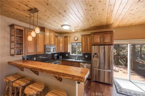 Kitchen - 529 Bernhardt, Big Bear City, CA 92314 photo 3 of 4