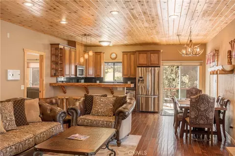 Living - 529 Bernhardt, Big Bear City, CA 92314 photo 2 of 6