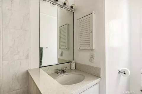 Bath - 316 Pioneer Rd, Lake Arrowhead, CA 92352 photo 4 of 5