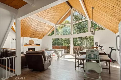 316 Pioneer Rd, Lake Arrowhead, CA 92352