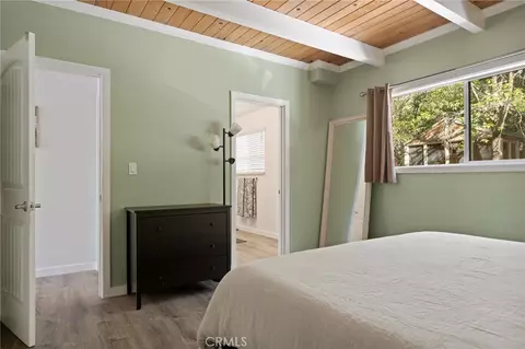 Bedroom - 316 Pioneer Rd, Lake Arrowhead, CA 92352 photo 3 of 7