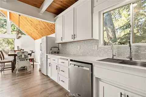 Kitchen - 316 Pioneer Rd, Lake Arrowhead, CA 92352 photo 3 of 3