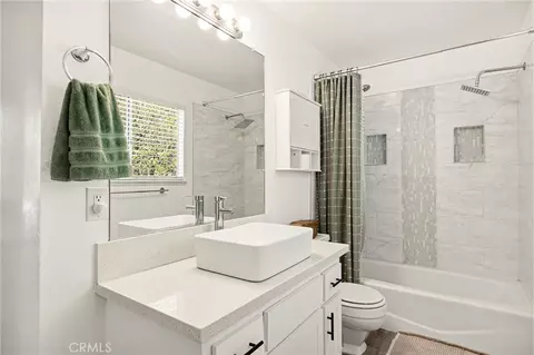 Bath - 316 Pioneer Rd, Lake Arrowhead, CA 92352 photo 2 of 5