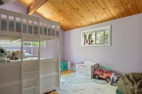Bedroom - 316 Pioneer Rd, Lake Arrowhead, CA 92352 photo 6 of 7