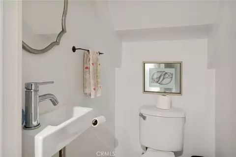 Bath - 316 Pioneer Rd, Lake Arrowhead, CA 92352 photo 5 of 5