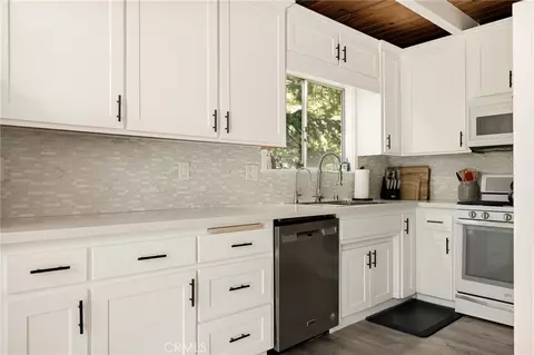 Kitchen - 316 Pioneer Rd, Lake Arrowhead, CA 92352 photo 1 of 3