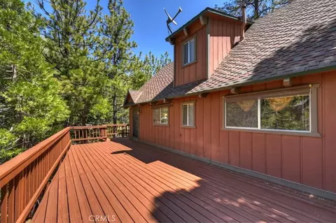 Exterior - 1140 Evergreen Ln, Lake Arrowhead, CA 92352 photo 2 of 7