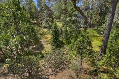 Exterior - 1140 Evergreen Ln, Lake Arrowhead, CA 92352 photo 6 of 7