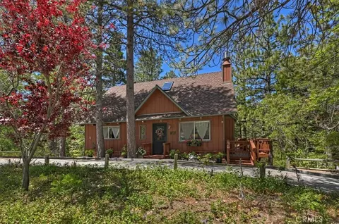 Exterior - 1140 Evergreen Ln, Lake Arrowhead, CA 92352 photo 7 of 7