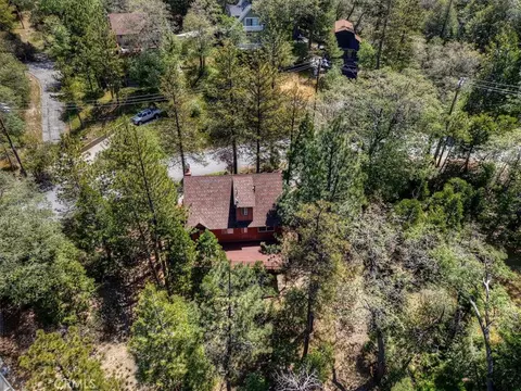View/Area - 1140 Evergreen Ln, Lake Arrowhead, CA 92352 photo 2 of 4