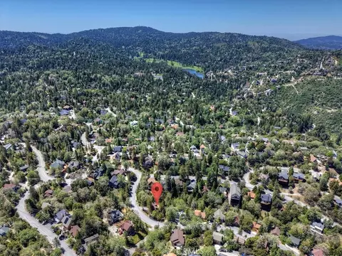View/Area - 1140 Evergreen Ln, Lake Arrowhead, CA 92352 photo 4 of 4