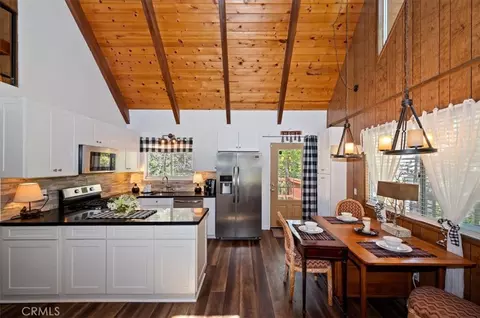 Kitchen - 1140 Evergreen Ln, Lake Arrowhead, CA 92352 photo 1 of 4
