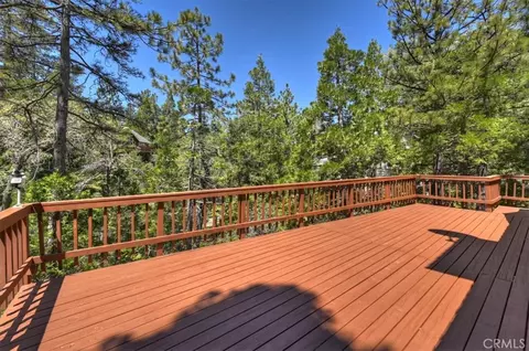Exterior - 1140 Evergreen Ln, Lake Arrowhead, CA 92352 photo 5 of 7