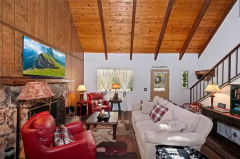 Living - 1140 Evergreen Ln, Lake Arrowhead, CA 92352 photo 4 of 4
