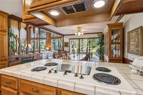 Kitchen - 524 Golf Course Rd, Lake Arrowhead, CA 92352 photo 4 of 5