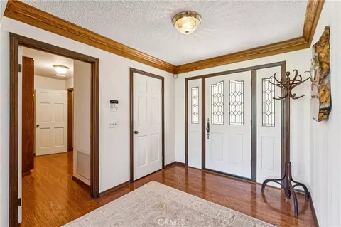 Entry Way - 524 Golf Course Rd, Lake Arrowhead, CA 92352 photo 2 of 9
