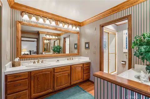 Bath - 524 Golf Course Rd, Lake Arrowhead, CA 92352 photo 3 of 9
