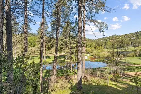 View/Area - 524 Golf Course Rd, Lake Arrowhead, CA 92352 photo 2 of 9