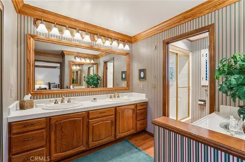 Bath - 524 Golf Course Rd, Lake Arrowhead, CA 92352 photo 3 of 9