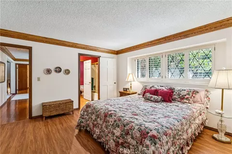 Bedroom - 524 Golf Course Rd, Lake Arrowhead, CA 92352 photo 2 of 7