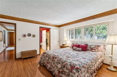 Bedroom - 524 Golf Course Rd, Lake Arrowhead, CA 92352 photo 2 of 8