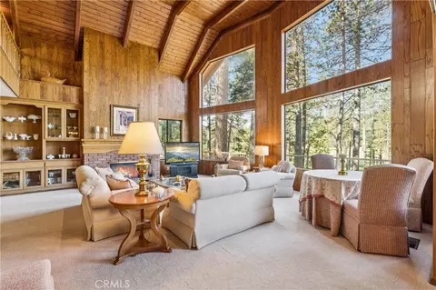 Living - 524 Golf Course Rd, Lake Arrowhead, CA 92352 photo 4 of 7