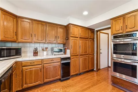 Kitchen - 524 Golf Course Rd, Lake Arrowhead, CA 92352 photo 5 of 5