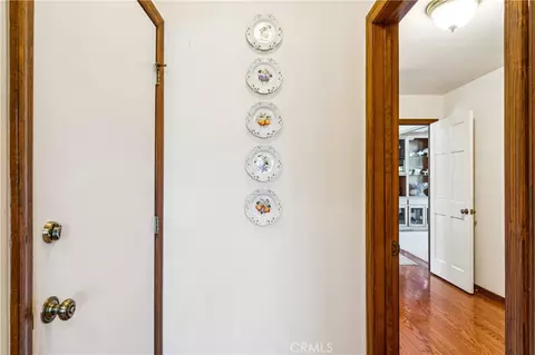 Entry Way - 524 Golf Course Rd, Lake Arrowhead, CA 92352 photo 3 of 9
