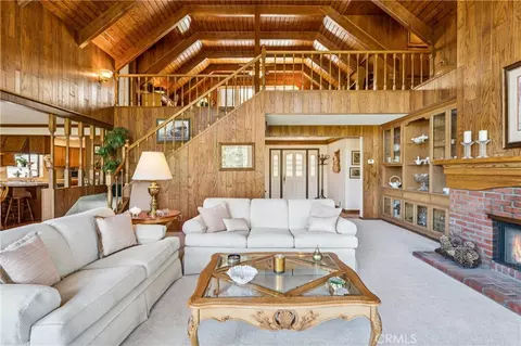 Living - 524 Golf Course Rd, Lake Arrowhead, CA 92352 photo 4 of 5
