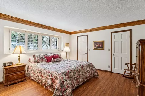 Bedroom - 524 Golf Course Rd, Lake Arrowhead, CA 92352 photo 1 of 7