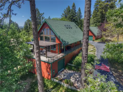 30 Park Dr, Running Springs, CA 92382