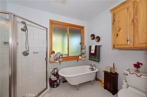 Bath - 30 Park Dr, Running Springs, CA 92382 photo 2 of 5