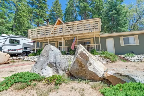 37667 Live Oak St, Angelus Oaks, CA 92305