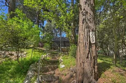 Exterior - 669 Knoll, Crestline, CA 92325 photo 4 of 15