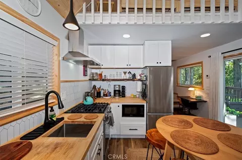 Kitchen - 669 Knoll, Crestline, CA 92325 photo 1 of 1