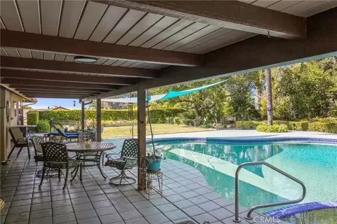 Exterior - 1405 Sterling Rd, Redlands, CA 92373 photo 10 of 11