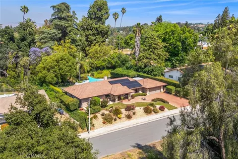 View/Area - 1405 Sterling Rd, Redlands, CA 92373 photo 1 of 11