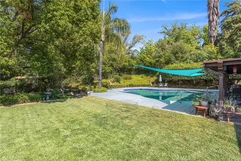 Exterior - 1405 Sterling Rd, Redlands, CA 92373 photo 5 of 11