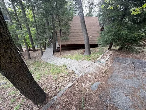 Exterior - 679 Pinnacle, Lake Arrowhead, CA 92352 photo 2 of 3