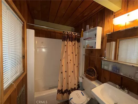 Bath - 679 Pinnacle, Lake Arrowhead, CA 92352 photo 1 of 1