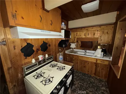 Kitchen - 679 Pinnacle, Lake Arrowhead, CA 92352 photo 1 of 2