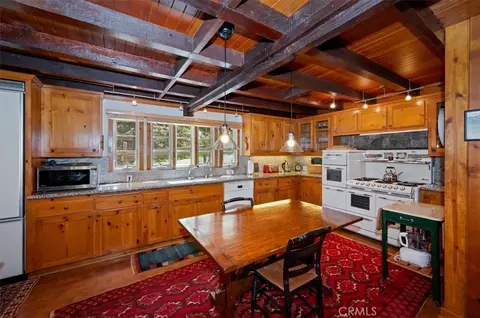 Kitchen - 260 Burnt Ml, Lake Arrowhead, CA 92352 photo 1 of 3