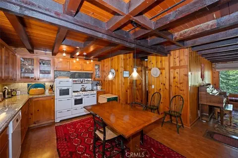 Kitchen - 260 Burnt Ml, Lake Arrowhead, CA 92352 photo 2 of 3