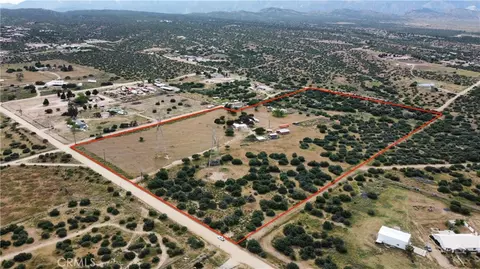 8288 White, Phelan, CA 92371