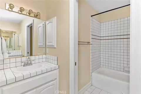 Bath - 1703 Kyle Ln, Redlands, CA 92373 photo 4 of 6