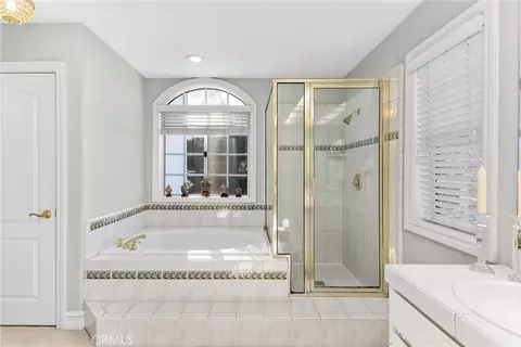 Bath - 1703 Kyle Ln, Redlands, CA 92373 photo 6 of 6