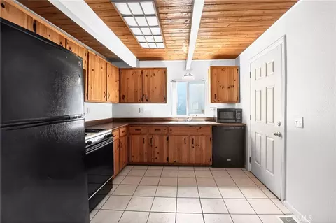 Kitchen - 2317 Eagle, Running Springs, CA 92382 photo 3 of 3