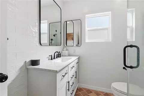 Bath - 1011 W Cypress, Redlands, CA 92373 photo 2 of 3