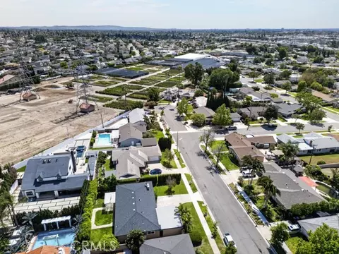 View/Area - 2077 N Mori, Orange, CA 92867 photo 6 of 12